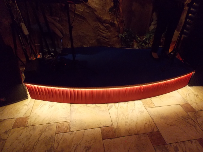 Производство и установка подиумов